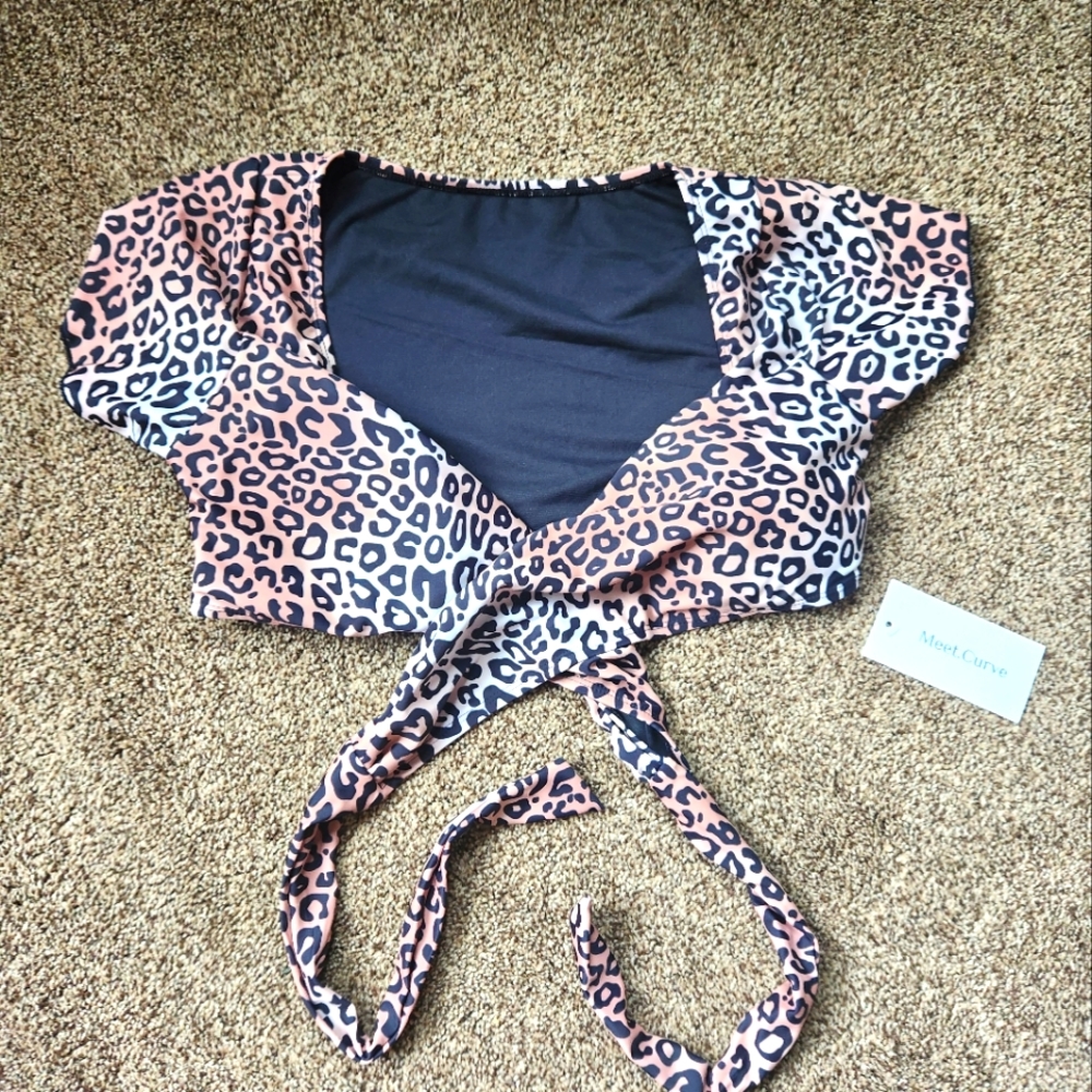 NWT - Meet.Curve leopard print bikini top - size M